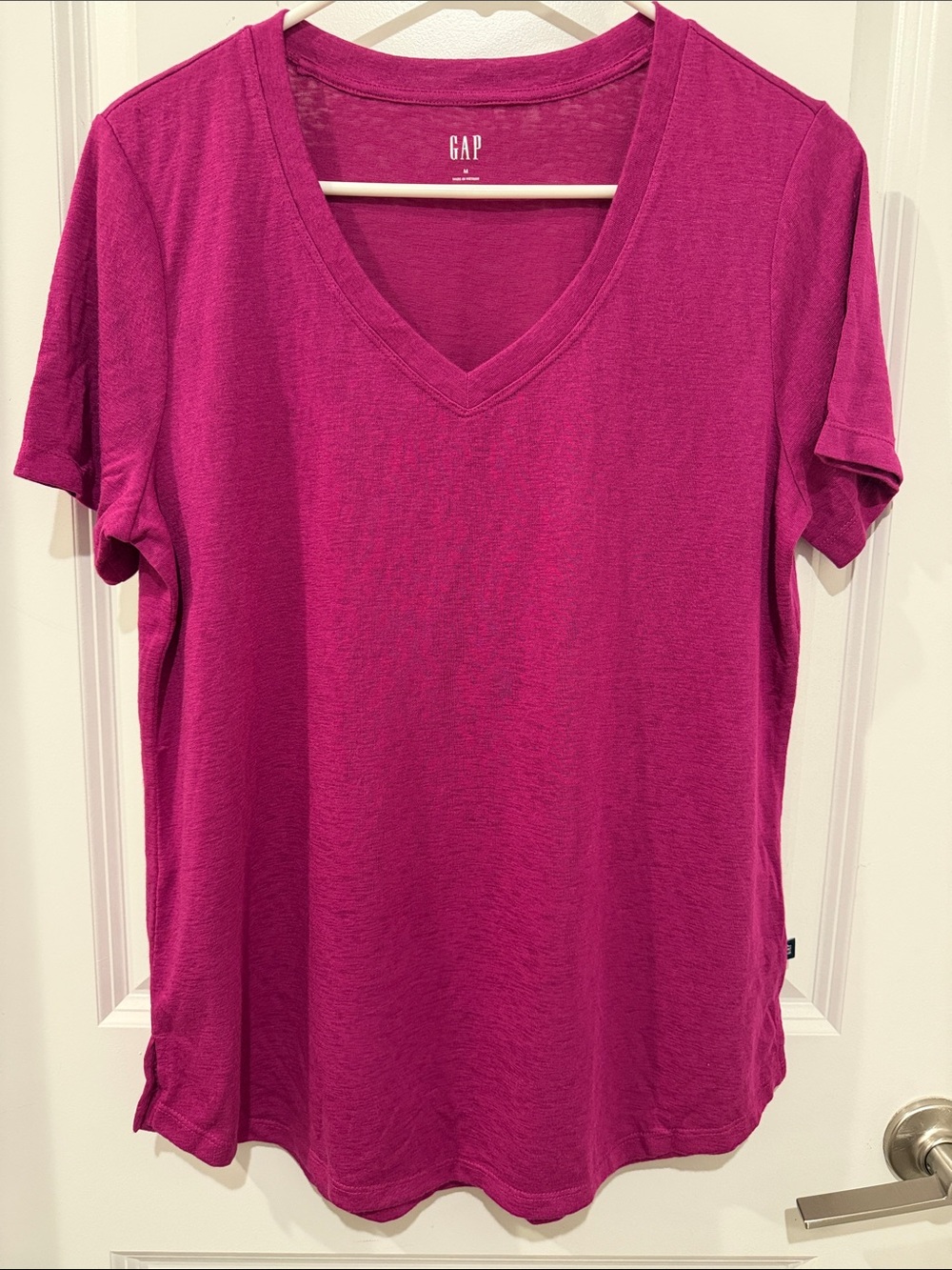 GAP Short-Sleeve V-Neck Tee in Fuchsia